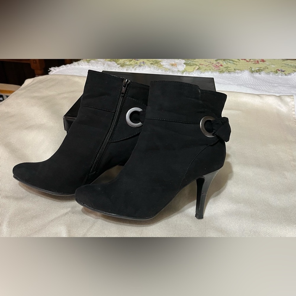 New Directions Ladies bootie black suede material 3.5 inch heel with bow. - Picture 3 of 10